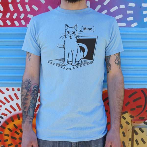 Cat Conquers Laptop Men's T-Shirt